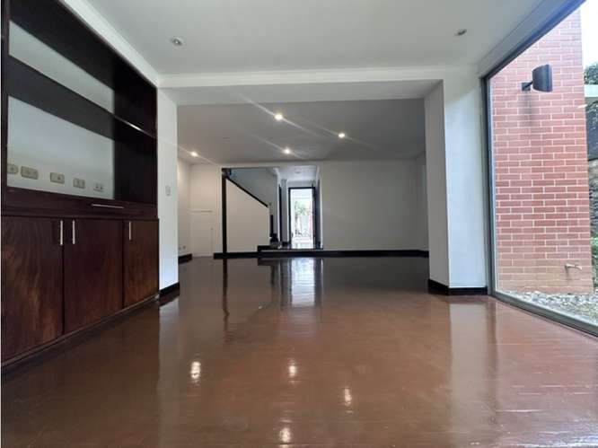 COMODA CASA IMPECABLE EN ALQUILER EN GUACHIPELÍN DE ESCAZÚ - Imagen 5