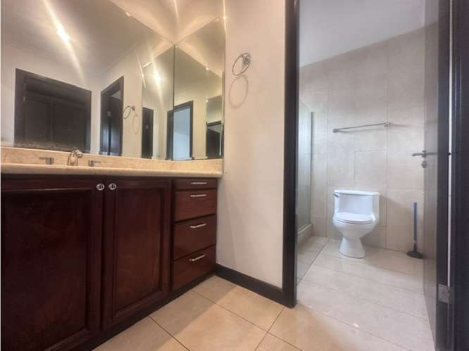 COMODA CASA IMPECABLE EN ALQUILER EN GUACHIPELÍN DE ESCAZÚ - Imagen 12