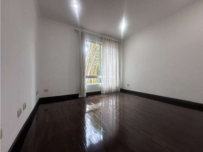 COMODA CASA IMPECABLE EN ALQUILER EN GUACHIPELÍN DE ESCAZÚ - Imagen 17