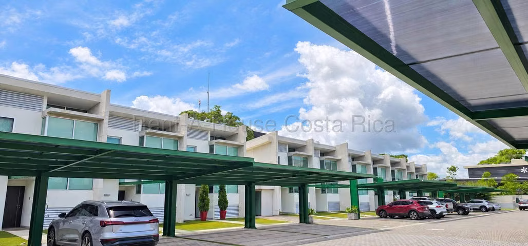 Alquiler de Hermoso Townhouse Moderno AMUEBLADO en Pozos de Santa Ana RZ