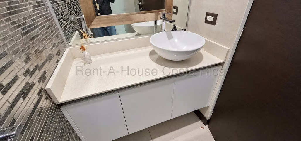 Alquiler de Hermoso Townhouse Moderno AMUEBLADO en Pozos de Santa Ana RZ - Imagen 8