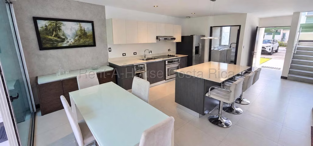 Alquiler de Hermoso Townhouse Moderno AMUEBLADO en Pozos de Santa Ana RZ - Imagen 3