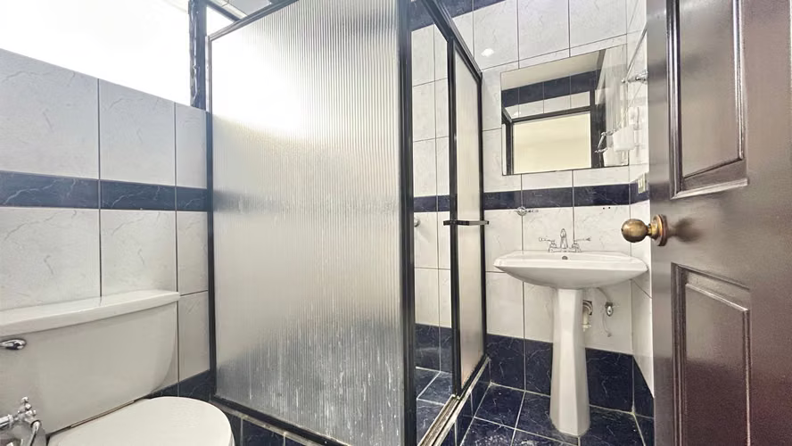  ¡Alquiler de Townhouse 2 Hab. 2,5 Baños en Condominio en San Rafael de Escazú!  - Imagen 15