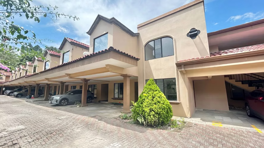  ¡Alquiler de Townhouse 2 Hab. 2,5 Baños en Condominio en San Rafael de Escazú! 