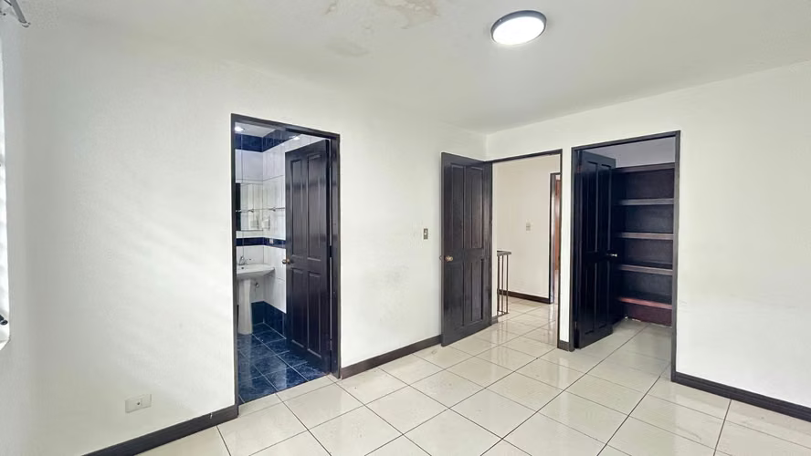  ¡Alquiler de Townhouse 2 Hab. 2,5 Baños en Condominio en San Rafael de Escazú!  - Imagen 13