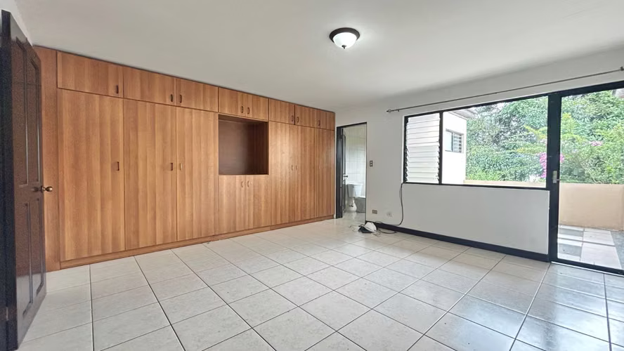  ¡Alquiler de Townhouse 2 Hab. 2,5 Baños en Condominio en San Rafael de Escazú!  - Imagen 8