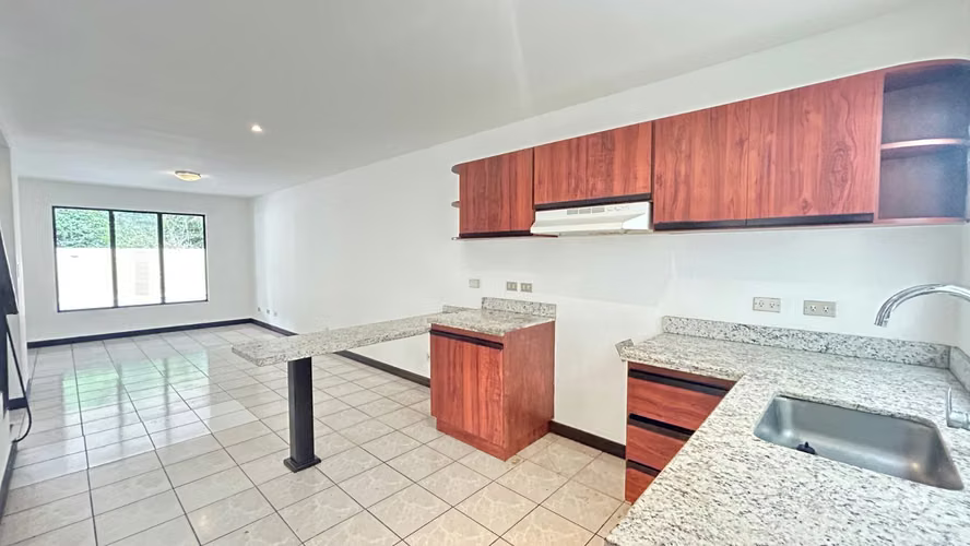  ¡Alquiler de Townhouse 2 Hab. 2,5 Baños en Condominio en San Rafael de Escazú!  - Imagen 3