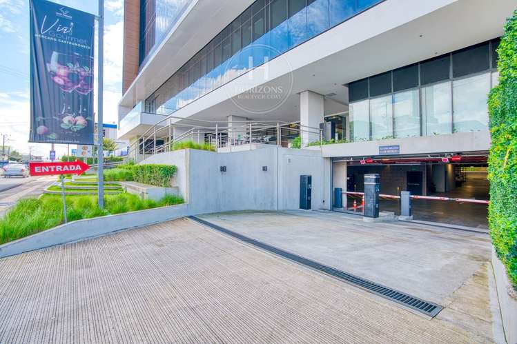 Se Alquila Estrene Oficina en San Pedro Business Center 445m² 13 Parqueos hcr41 - Imagen 15