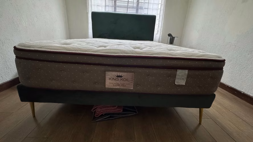 Cama Queen + colchón ortopédico King Koil