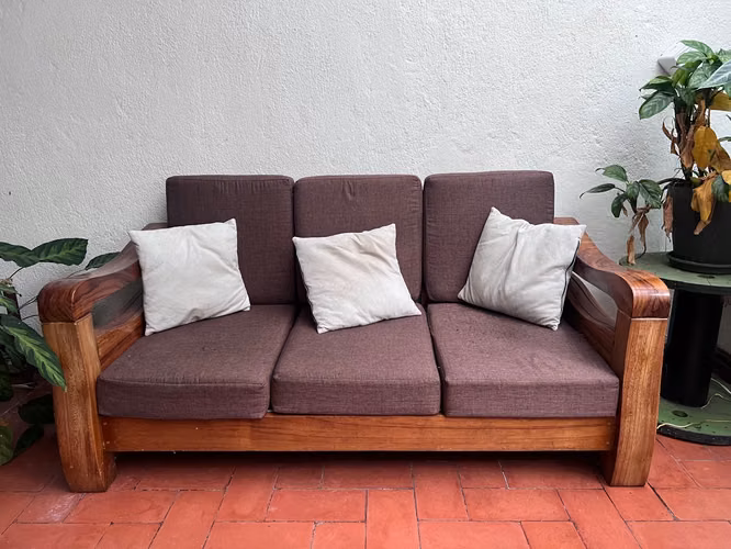 Juego de sillones de madera para terraza