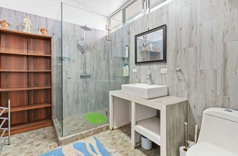 Casa en Playa Ocotal a pasos de la playa, piscina y apartamento independiente – 6 hab / 6 baños