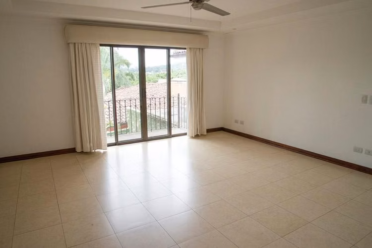 Jardín - Jaboncillo - Amplia - 322 m2 de terreno - Imagen 14