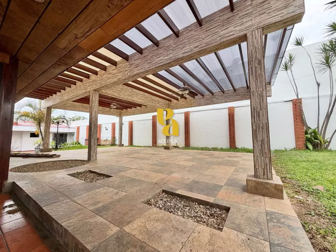 Alquiler de amplia casa para uso comercial  - Imagen 10