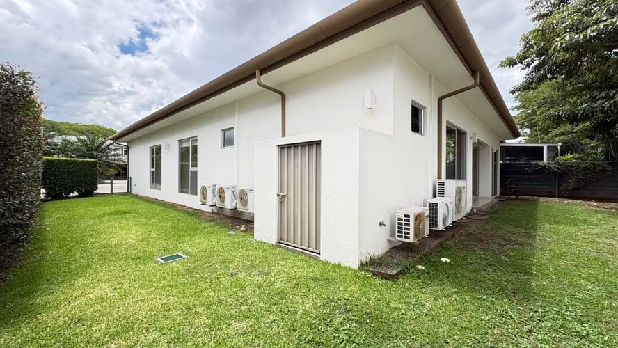 Casa amplia de 3 habitaciones y cuarto de servicio en venta en Lindora - Imagen 10