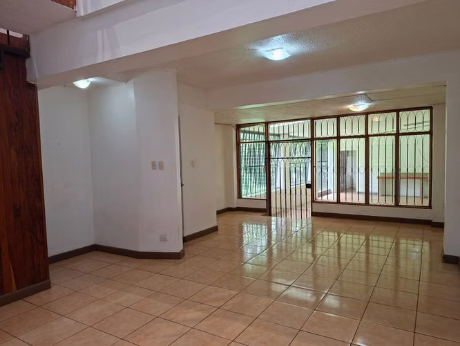 Two-storey house 2 rooms a studio and an office in Curridabat