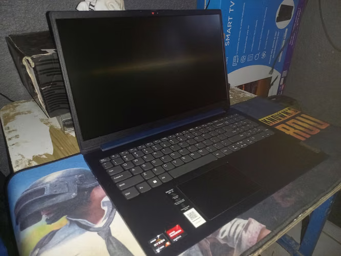 Laptop lenovo ideapad one 15AMN7, used in perfect condition with original box.