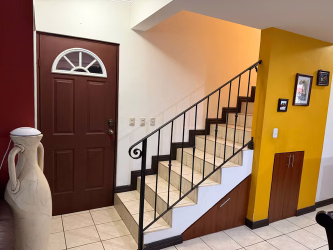 Vendo casa dos pisos en Condominio Vila del Sendero, Santa Lucía Barva Heredia a 5 min del Parque Central Heredia - Imagen 12