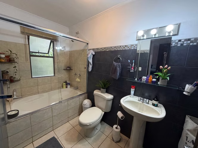 Vendo casa dos pisos en Condominio Vila del Sendero, Santa Lucía Barva Heredia a 5 min del Parque Central Heredia - Imagen 18