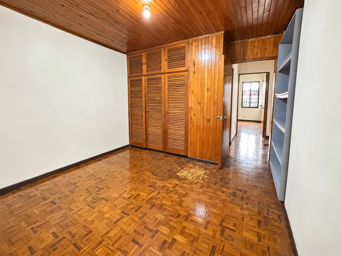 Casa de 4 habitaciones en alquiler cerca del Hospital La Católica | Calle Blancos - Imagen 15