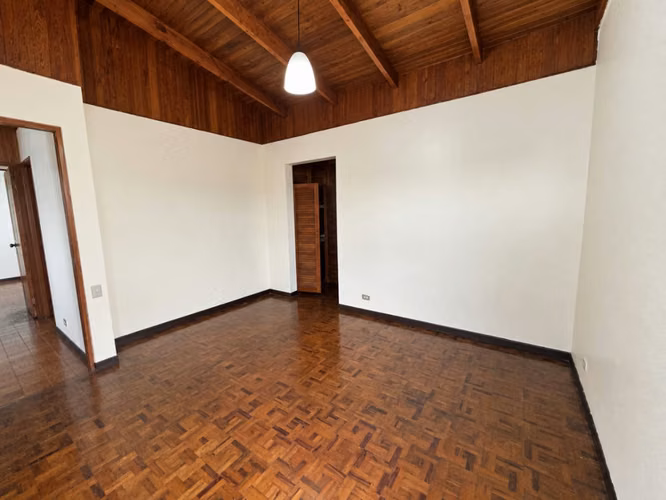 Casa de 4 habitaciones en alquiler cerca del Hospital La Católica | Calle Blancos - Imagen 12