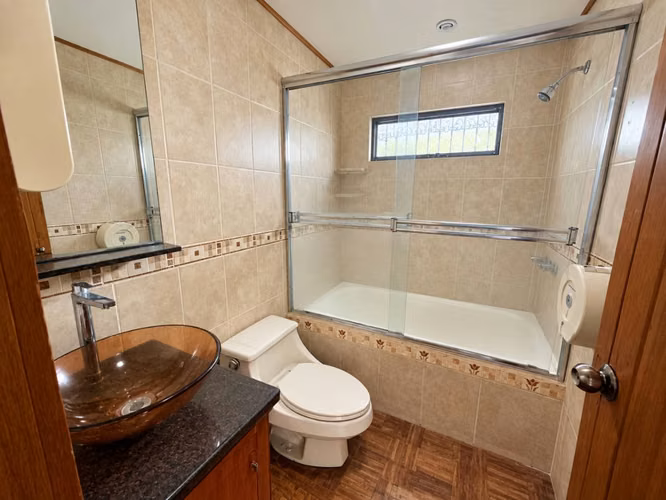 Casa de 4 habitaciones en alquiler cerca del Hospital La Católica | Calle Blancos - Imagen 11