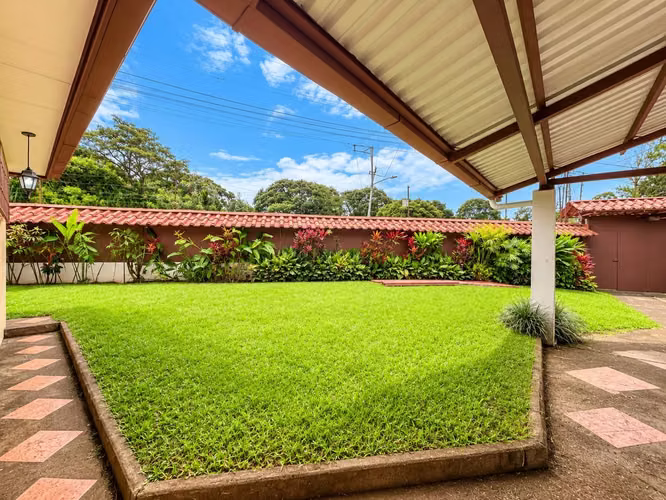 Alquiler de casa independiente y de una planta con apartamento en San Luis de Santo Domingo, Heredia. - Imagen 4