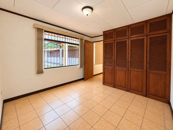 Alquiler de casa independiente y de una planta con apartamento en San Luis de Santo Domingo, Heredia. - Imagen 9