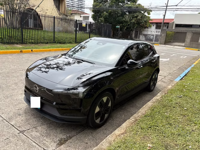 Volvo EX30 2024 / Excelente estado / Record de Agencia / 14500 kms
