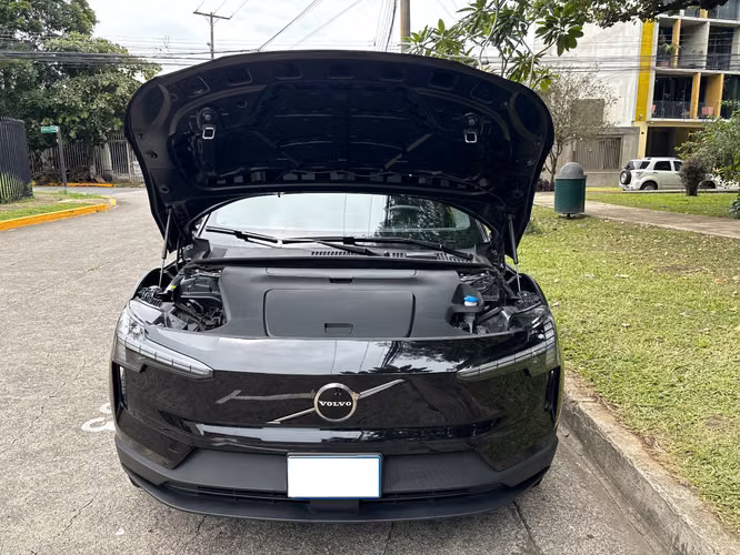 Volvo EX30 2024 / Excelente estado / Record de Agencia / 14500 kms