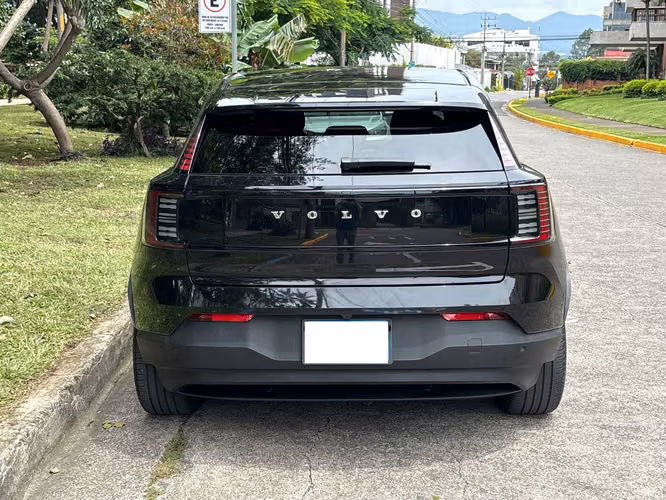 Volvo EX30 2024 / Excelente estado / Record de Agencia / 14500 kms