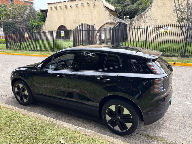 Volvo EX30 2024 / Excelente estado / Record de Agencia / 14500 kms
