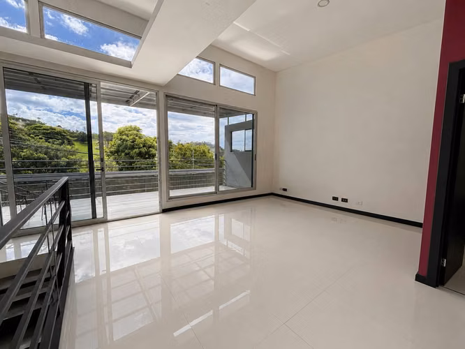 San Rafael de Escazu - Alquiler de Amplio Apartamento