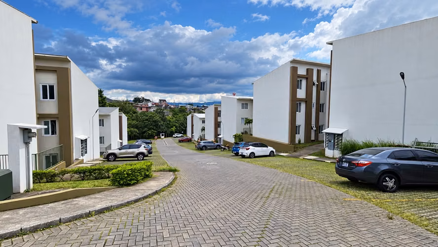 Alquiler Porto Alto Zapote | 2 hab + parqueo | 365.000