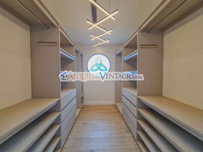 LUJOSA CASA DE 406 M2 CON PISCINA PROPIA EN JABONCILLOS ESCAZU - Imagen 11