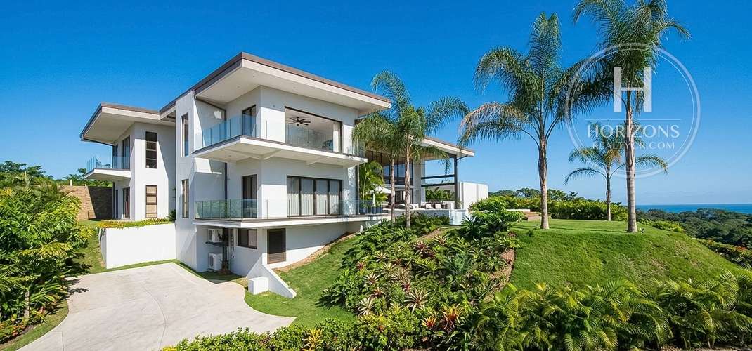 Se Vende Villa con Vista al Mar Faro Escondido junto a Los Sueños Herradura 6 Habitaciones y Piscina Infinita NJA1385DM - Imagen 1