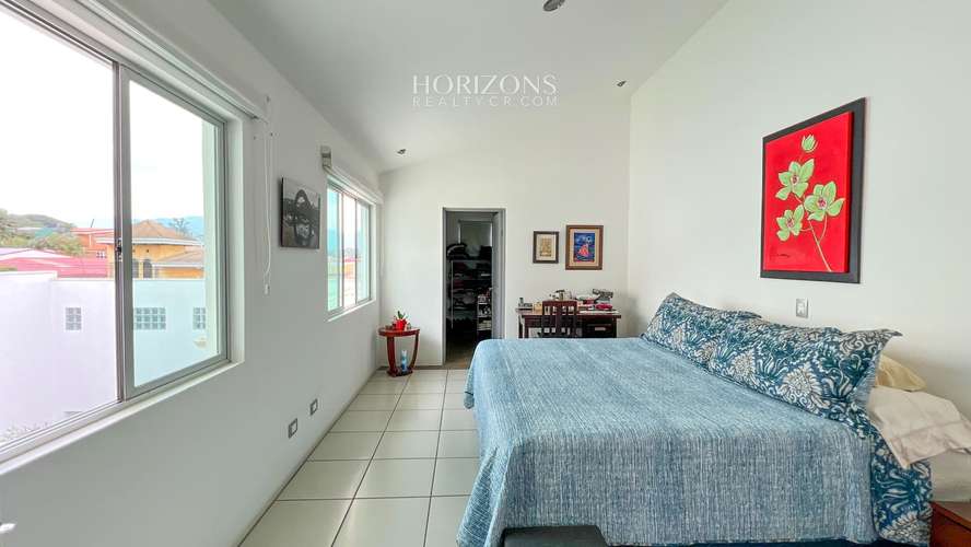 Casa Contemporánea en Guayabos Curridabat 3 Habitaciones 4 Parqueos njr39 - Imagen 12