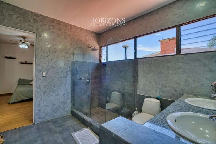 ¡En venta! Amplia Casa con Apartamento Independiente en Pinares Curridabat nja1227 - Imagen 17