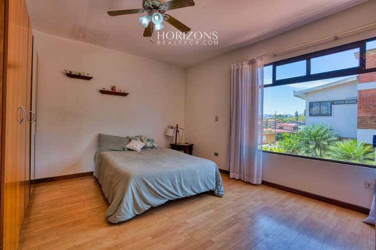¡En venta! Amplia Casa con Apartamento Independiente en Pinares Curridabat nja1227 - Imagen 18