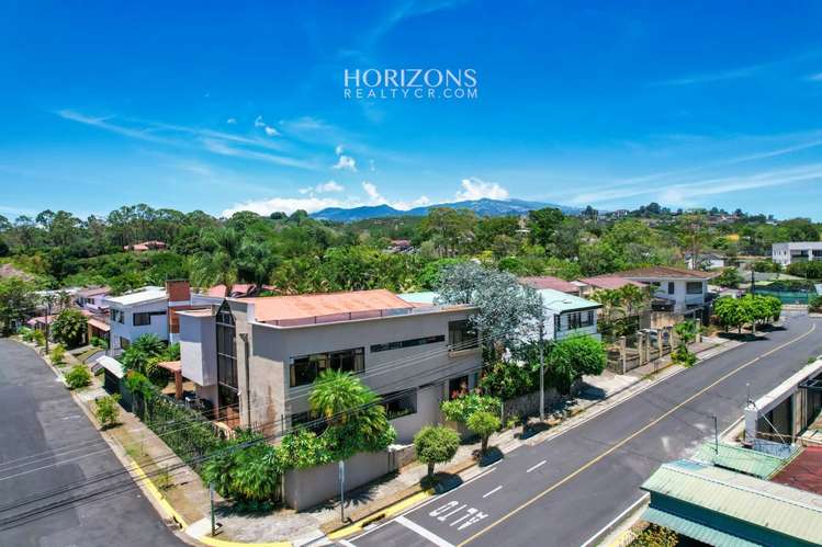 ¡En venta! Amplia Casa con Apartamento Independiente en Pinares Curridabat nja1227 - Imagen 2