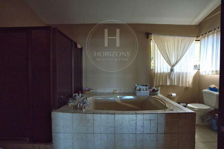 Casa en venta en San Ramón de Tres Ríos con vistas panorámicas y amplio terreno nja1329 - Imagen 17