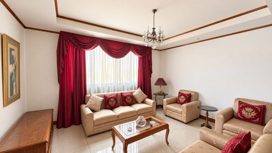 Venta | Casa con amplio jardín y cochera para 3 vehículos | Desamparados centro