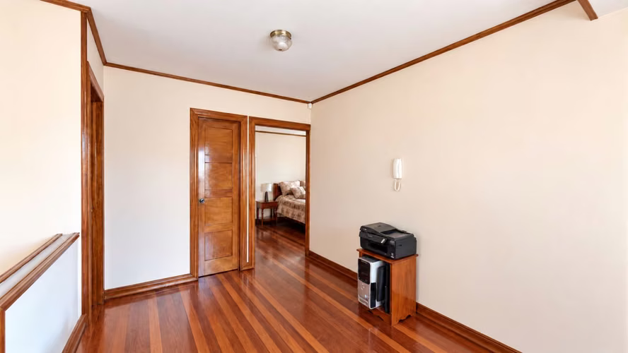 Venta | Casa con amplio jardín y cochera para 3 vehículos | Desamparados centro