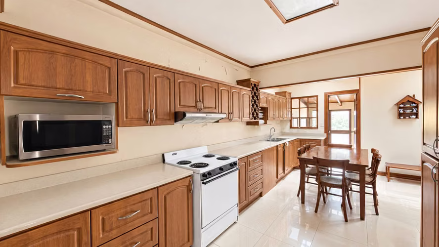 Venta | Casa con amplio jardín y cochera para 3 vehículos | Desamparados centro