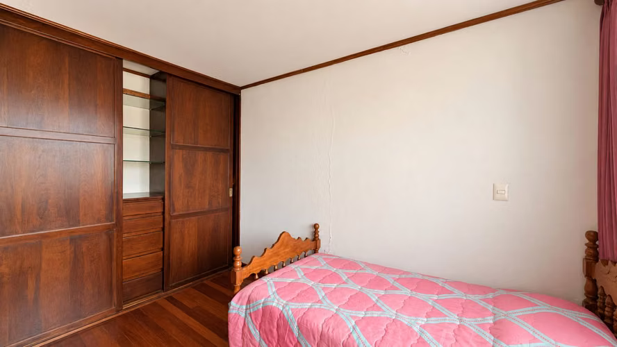 Venta | Casa con amplio jardín y cochera para 3 vehículos | Desamparados centro