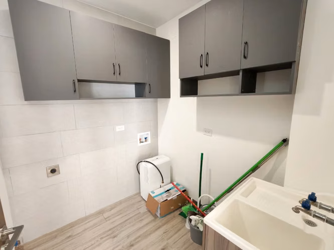 Se alquila hermosa casa semi amoblada en San Antonio de Escazú. - Imagen 8