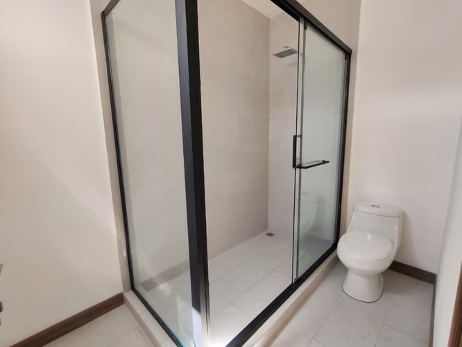 Se alquila hermosa casa semi amoblada en San Antonio de Escazú. - Imagen 14