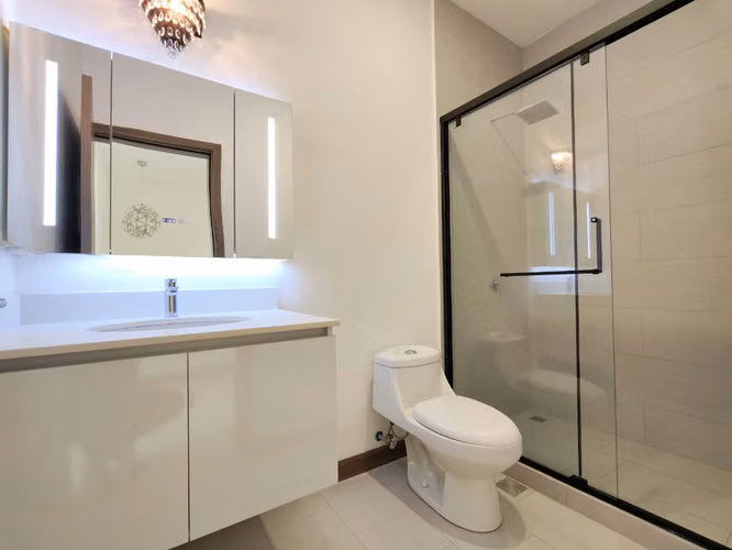 Se alquila hermosa casa semi amoblada en San Antonio de Escazú. - Imagen 17
