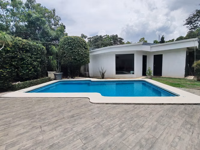 VENTA DE CASA ELEGANTE AMOBLADA EN SAN RAFAEL DE ESCAZÚ A 500 METROS DE MULTIPLAZA - Imagen 19