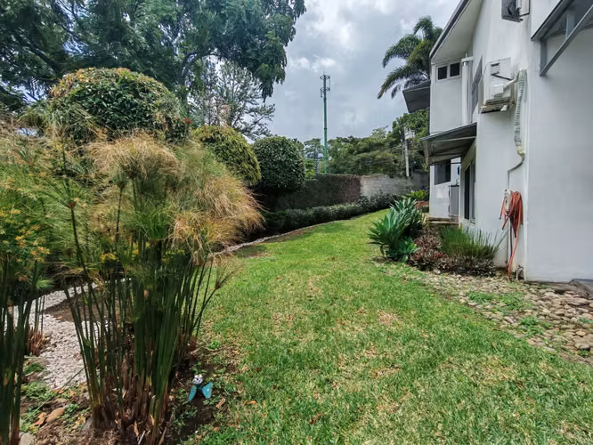 VENTA DE CASA ELEGANTE AMOBLADA EN SAN RAFAEL DE ESCAZÚ A 500 METROS DE MULTIPLAZA - Imagen 18