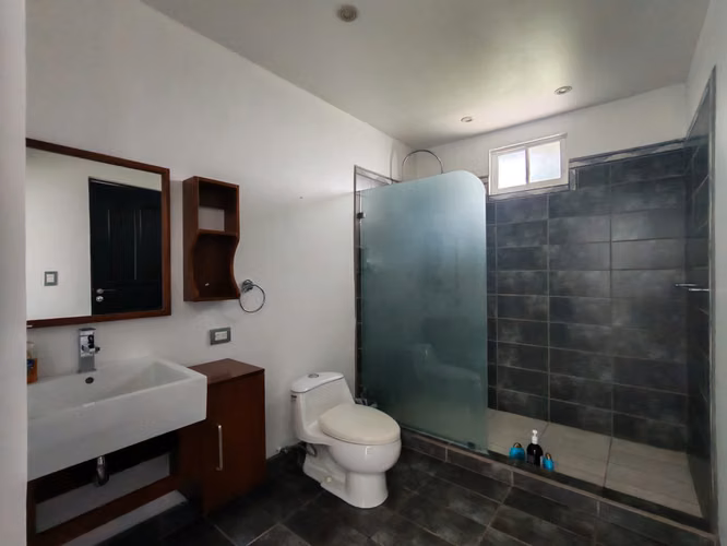 VENTA DE CASA ELEGANTE AMOBLADA EN SAN RAFAEL DE ESCAZÚ A 500 METROS DE MULTIPLAZA - Imagen 14
